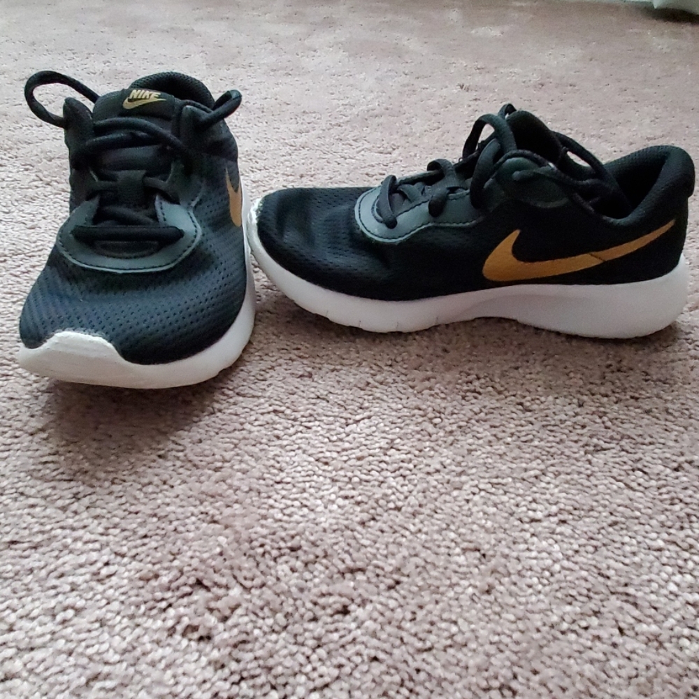 Girls Nike shoes